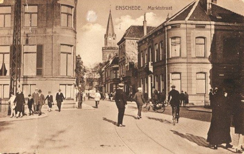 Marktstraat 13 rechts 1925.jpg