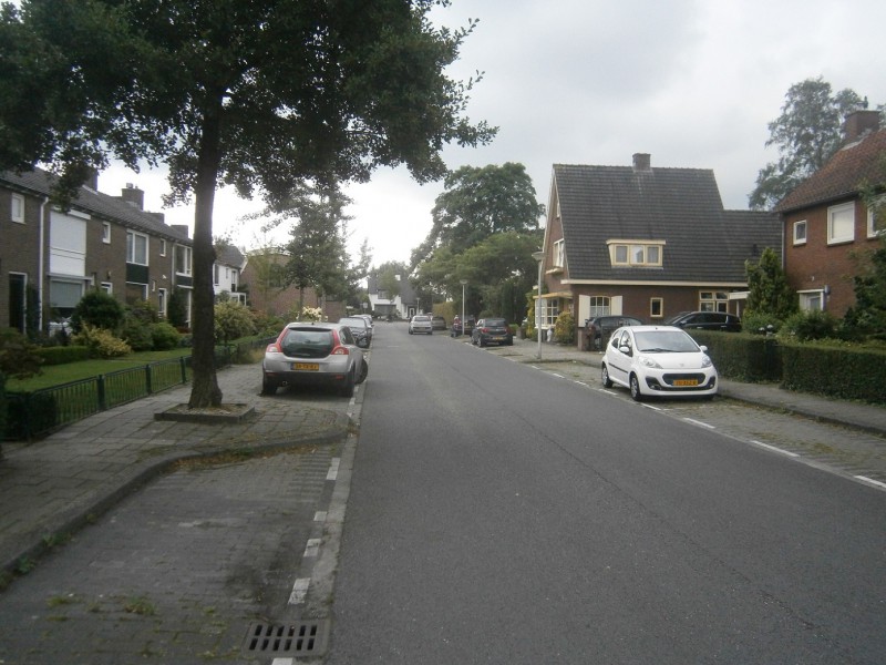 Slotzichtweg 15 rechts vanaf Velveweg richting Gronausestraat.JPG