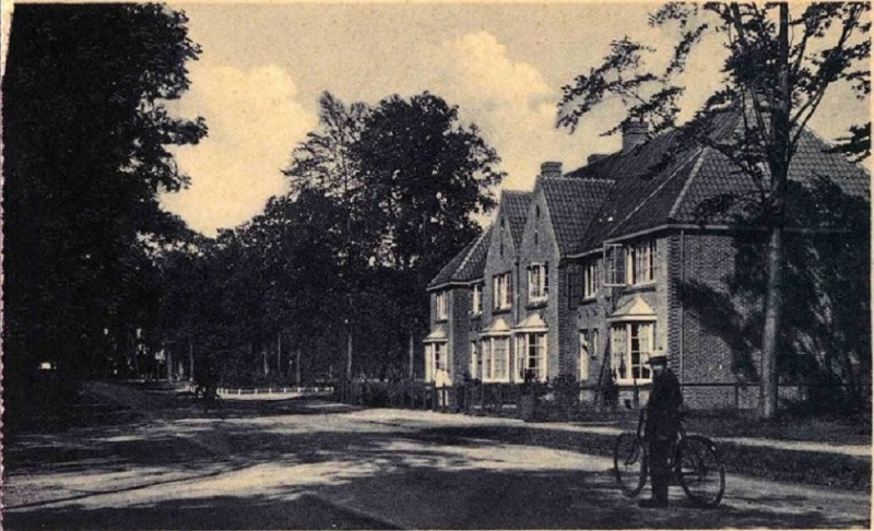 Goolkatenweg 184-190 richting Cort van der Lindenlaan links hoek G.J. van Heekstraat 1920.jpg