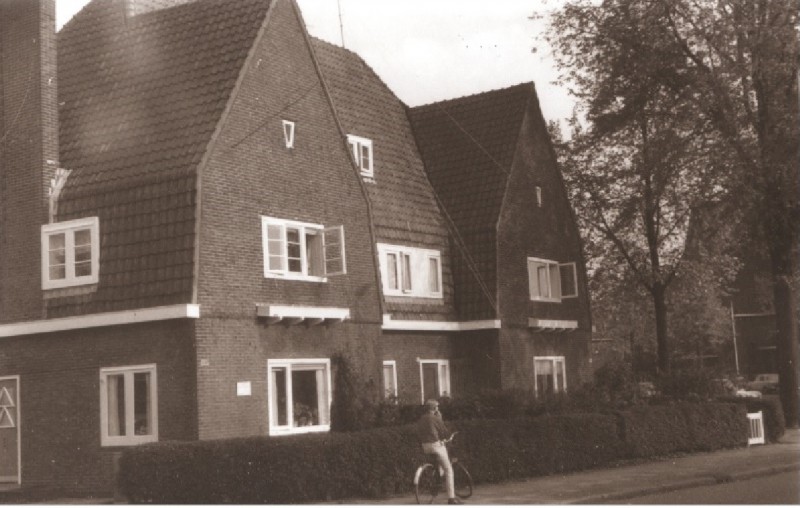 Deurningerstraat 114-116-118 tussen Lasondersingel en Renbaanstraat. woningen 1967.jpg