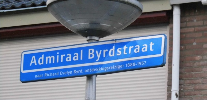 Admiraal Byrdstraat straatnaambord.jpg