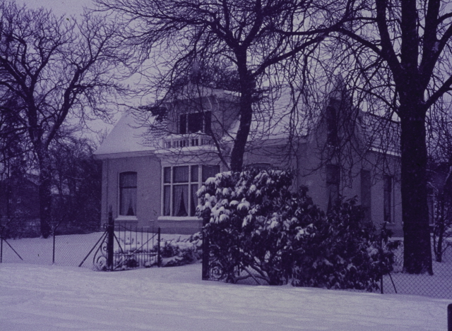 Haaksbergerstraat 242 met de villa van Nijkamp in de winter  sneeuw.jpeg