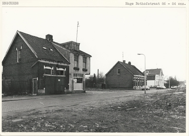 Hoge Bothofstraat 54-70 rechts en 84, 86, 88 hoek Reudinkstraat. 18-3-1980.jpeg