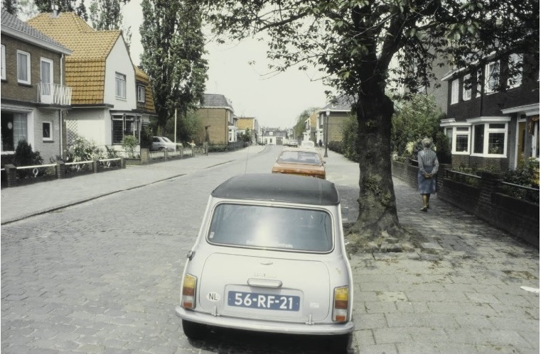 Kneedweg 33 links Straatbeeld in noordoostelijke richting.jpg