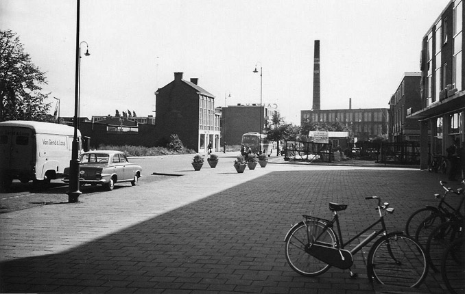 Haaksbergerstraat 59 links en rechts 138 hoek Blekerstraat Jannink bij spoorlijn Enschede-Ahaus.jpg