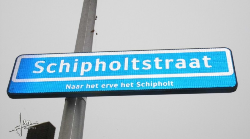 Schipholtstraat straatnaambord.jpg