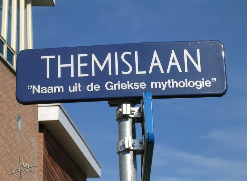 Themislaan straatnaambord.jpg