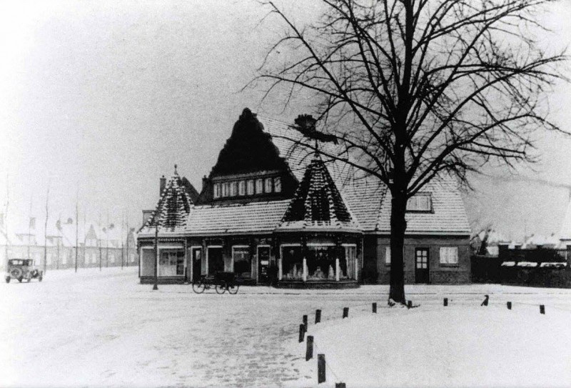 Pathmossingel 106-108 hoek Sterkerstraat 1931.jpg