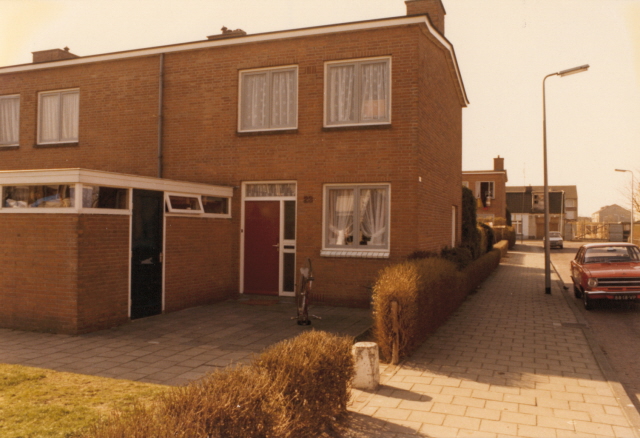 Dirk Hartogstraat 23 woningen 1977.jpeg