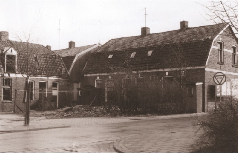 Nieuw Frieslandstraat 2 hoek Gronausestraat 1163 Achterzijde van de panden 1967.jpg