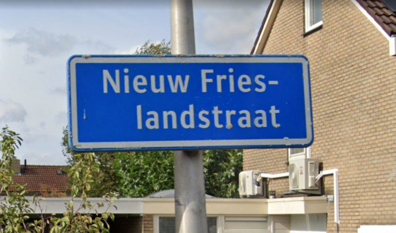Nieuw Frieslandstraat straatnaambord.jpg