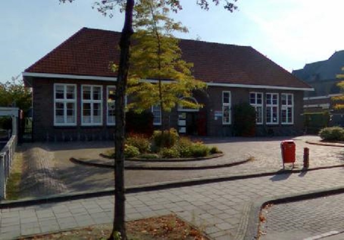 Kerkstraat 20 voormalige Rooms Katholieke Gerardusschool, thans Dorpshuis.jpg