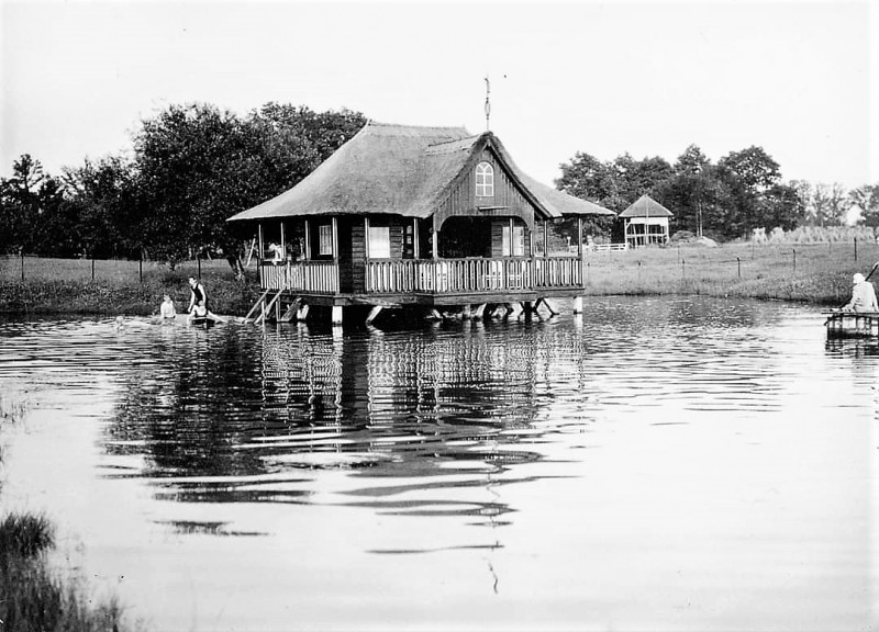 Burgemeester Stroinkstraat 395  badhuisje op het Lansink bij Twekkelo 1926.jpg