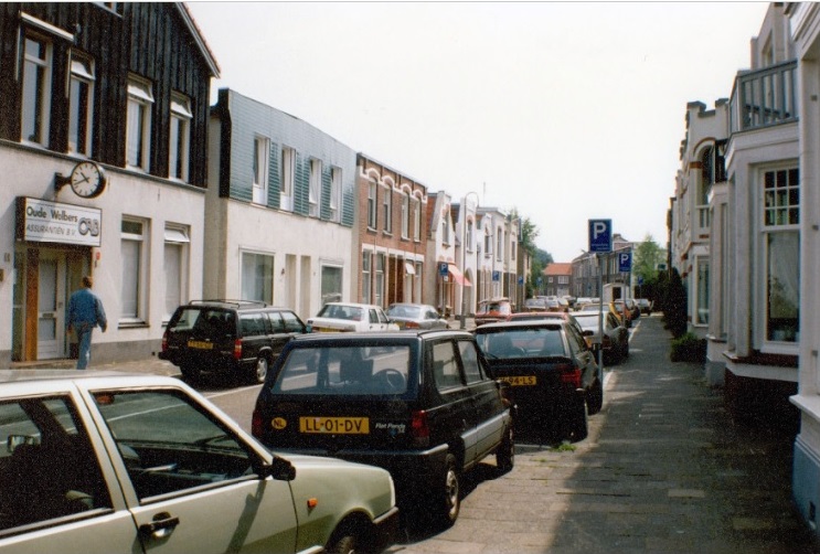 Soendastraat 11 Verzekeringsagent Oude Wolbers Assurantiën BV kijkend in de richting van de Perikweg..jpg