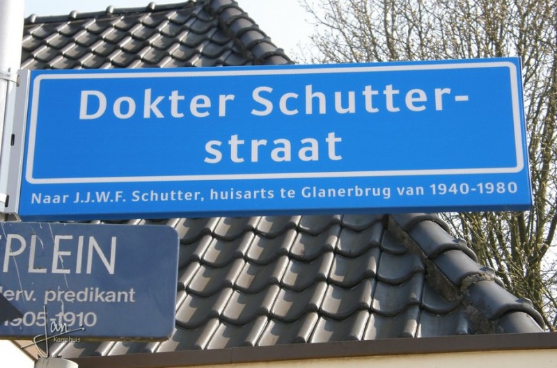 Dokter Schutterstraat straatnaambord.jpg