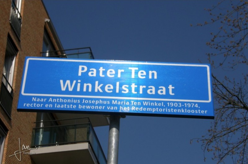 Pater Ten Winkelstraat straatnaambord.jpg