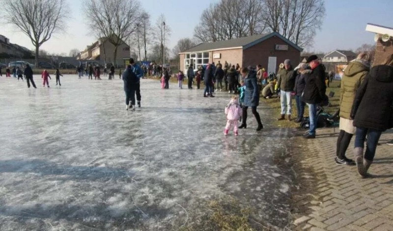 Middenweg 15 IJsclub Glanerbrug.jpg