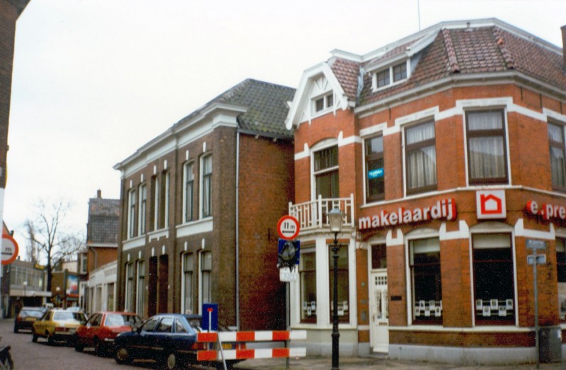 Noorderhagen 60 Makelaardij E.Prenger op de hoek van de Van Lochemstraat..jpg