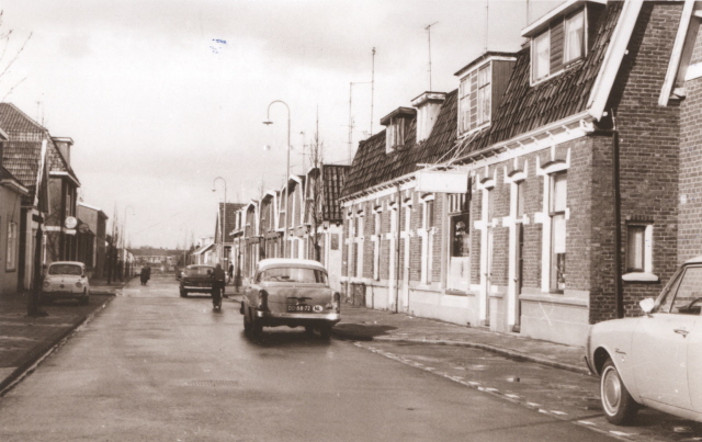 Veldstraat woningen langs oostelijke straatwand 1967..jpeg