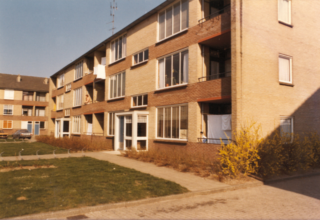 Robert Scottstraat 60-70 woningen 1977..jpeg