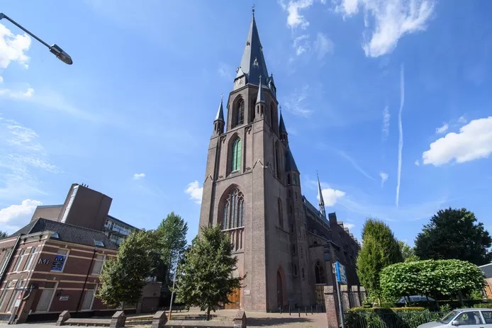 De Sint Josephkerk aan de Oldenzaalsestraat in Enschede opent dit weekend haar deuren met een gratis concert ter gelegenheid van Open Monumentendag 2022.jpg