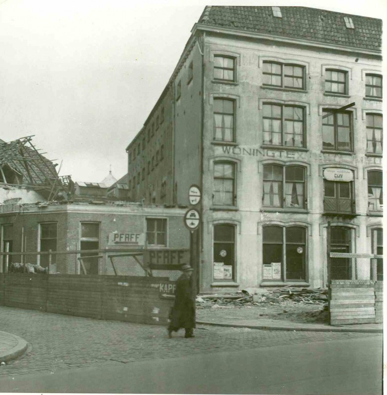 Van Loenshof 12 vroeger Windbrugplein 12 Pfaff. pakhuis Jannink later Woningtextiel AGIM.jpg