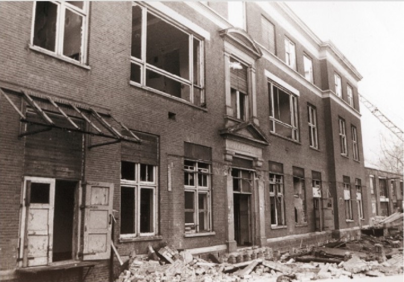 Veenstraat 72 Afbraak pand Koelink (v.m. Ziekenzorg) 1977.jpg