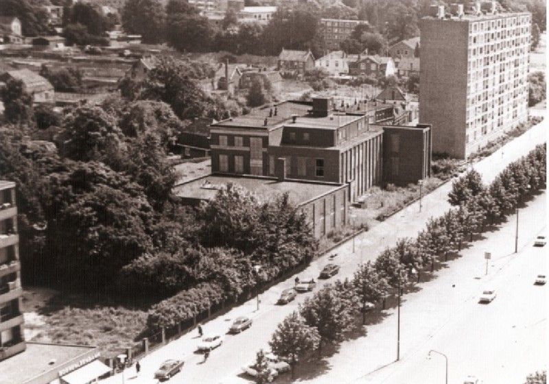 Veenstraat 72 vanaf Boulevard 1945 Voormalig ziekenhuis Ziekenzorg later pand Koelink gezien vanaf Twentec-toren 1976.jpg