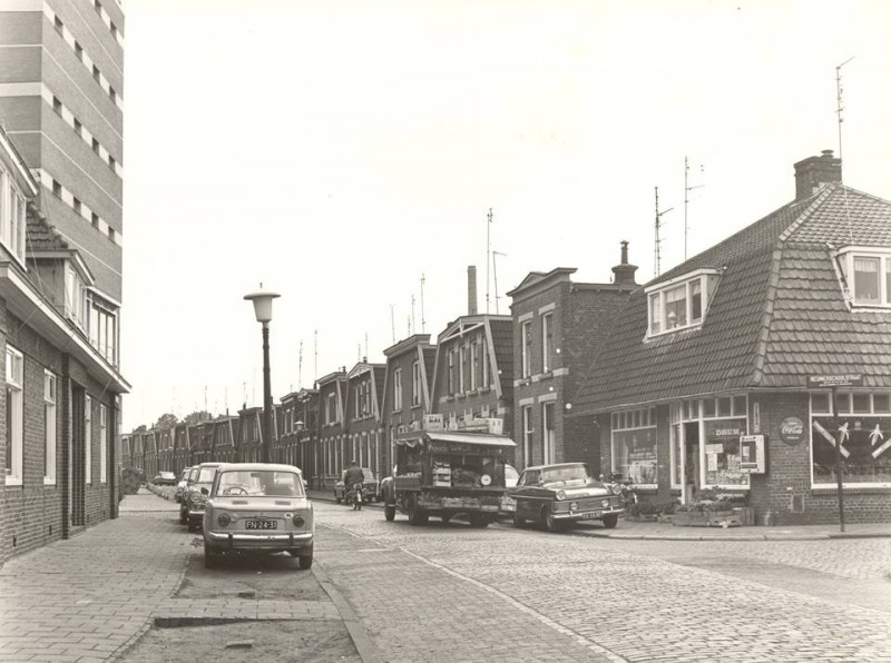 Brouwerijstraat 16 richting Nieuwlusstraat links Moutstraat rechts Reumerschoolstraat Rechts groentewinkel de Zee.jpg