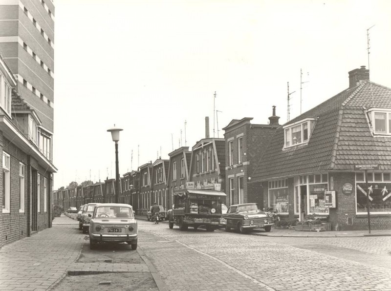 Brouwerijstraat 16 richting Nieuwlusstraat links Moutstraat rechts Reumerschoolstraat Rechts groentewinkel de Zee.jpg