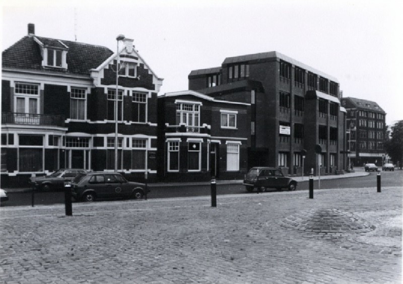 Nijverheidstraat 11 T.h.v. het politieburo richting Beltstraat, links het Ziekenfonds 1980.jpg