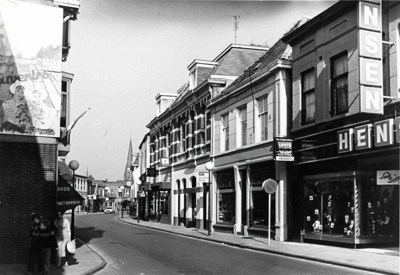 Oldenzaalsestraat 4B Hensen nr. 6 Boekhandel. 1978.jpg