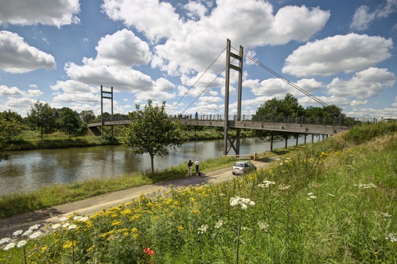 Broeierdpad fietspad via Twekkelerbrug over Twentekanaal.jpg