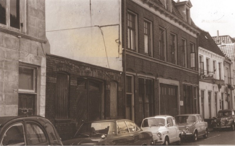 Walstraat 61-63 panden en café 1967.jpg