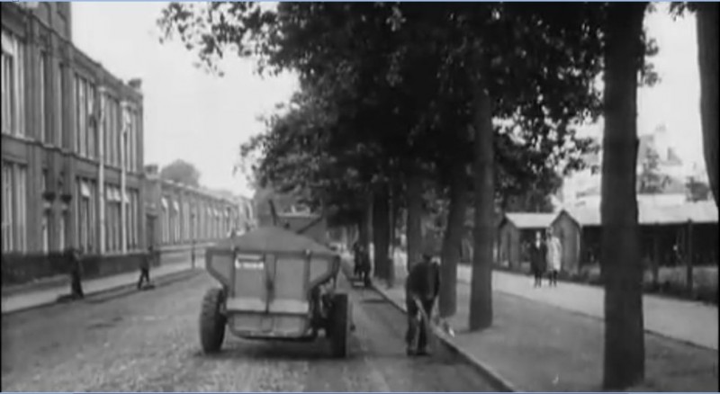 Vuilniswagen Haaksbergerstraat naast Jannink.jpg