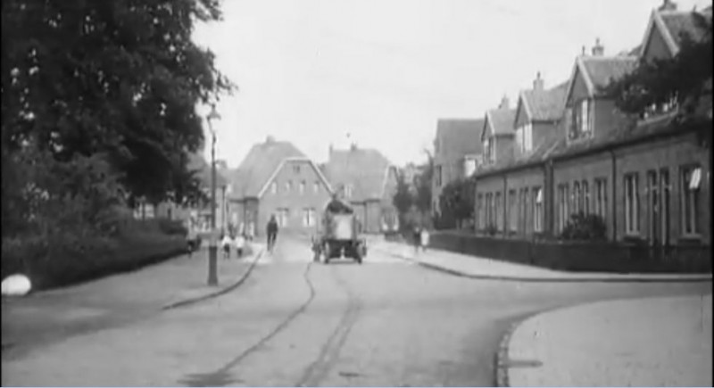 Vuilniswagen Sterkerstraat naast eendenparkje..JPG