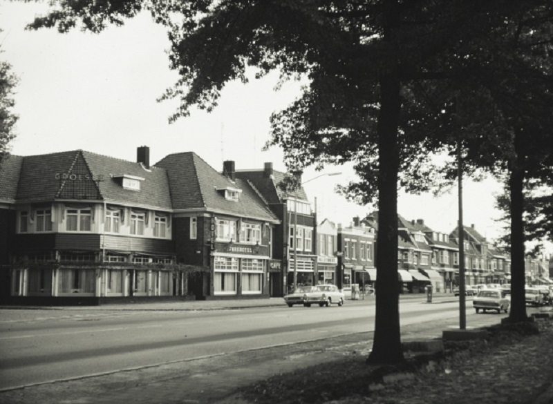 Hengelosestraat 180-200 In oostelijke richtting met links Parkhotel en winkels Langehuus 21-10-1970.jpeg