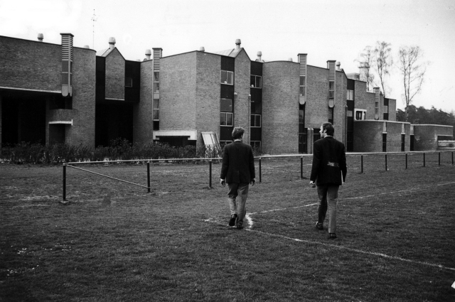 De Hems 10 Zicht op de Bastille op de campus van de Technische Hogeschool Twente (T.H.T.) 1969.jpeg