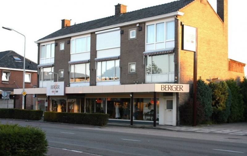 Gronausestraat 1207 Modehuis Berger 2003.jpg