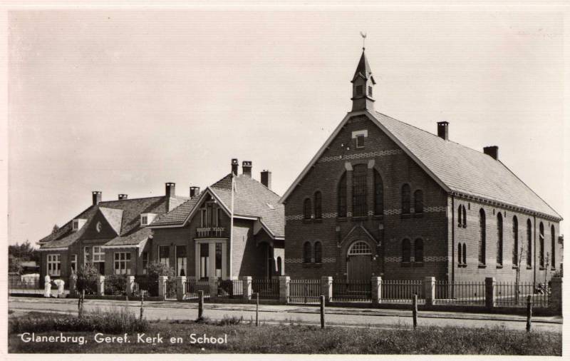 Schipholtstraat 39-41 Glanerbrug De gereformeerde kerk en woning dominee.jpg