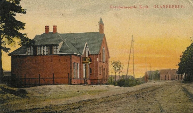 Schipholtstraat 39-41 Glanerbrug De gereformeerde kerk en de pastorie.jpg