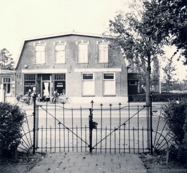 Rijksweg 20 Glanerbrug Damhuis rijwielen 1950.jpg