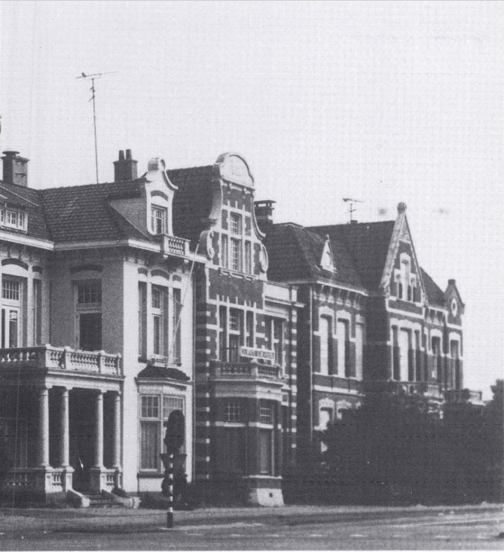 Haaksbergerstraat 60-64 gebouw Volksuniversiteit, een van de afgebroken villa´s.jpg