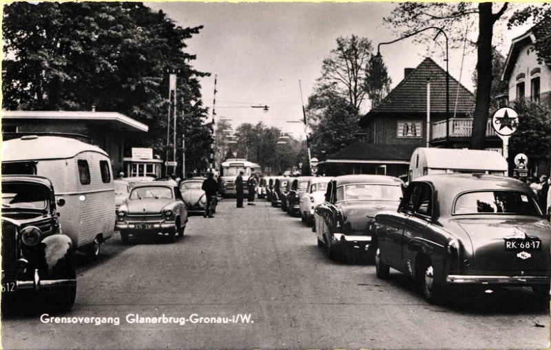 Gronausestraat 1246 glanerbrug grensovergang benzinepomp 1955.jpg