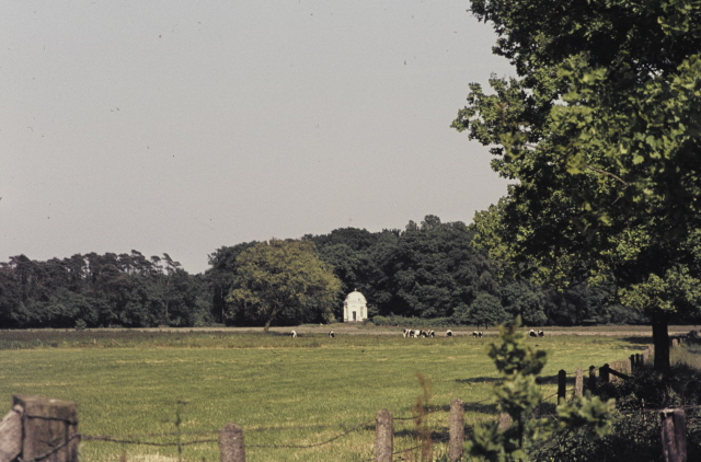 Lonnekermarkeweg ZIcht op de tuinkoepel Van Heek 9-6-1975.jpeg