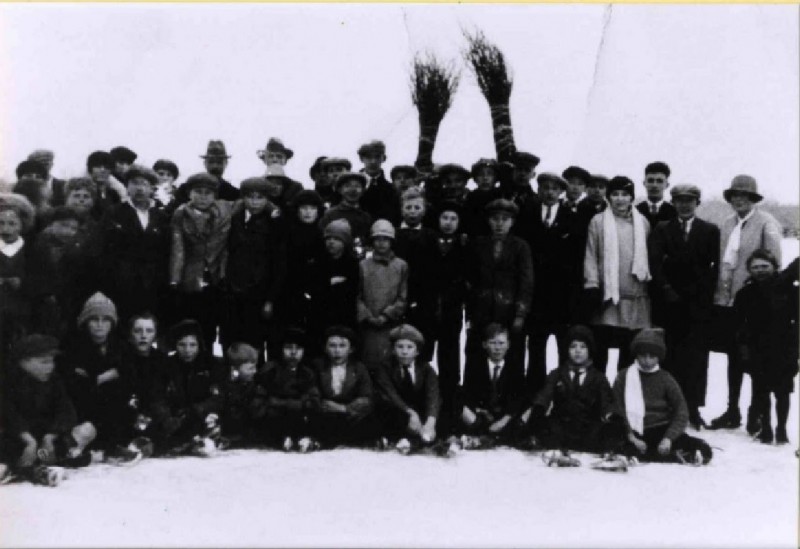 Lonnekerweg Glanerbrug 1934 Schaatsliefhebbers Vliermansplas bij Keppels..jpg