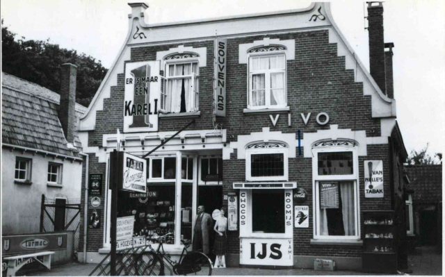 Rijksweg 13 later Gronausestraat 1240 sigarenwinkel Hoogeveen 1957.jpeg