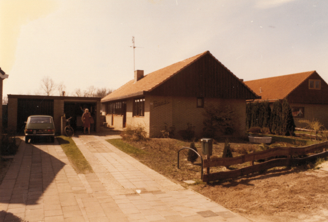 Pastoor Schneiderstraat 41-43 woningen 1977.jpeg