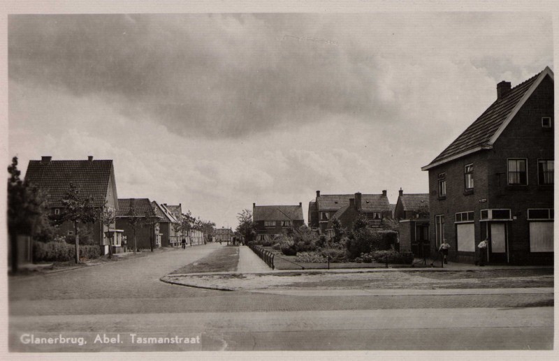 Abel Tasmanstraat 5 links vroeger Dr. Kuyperstraat 1949.jpg