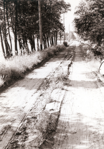 Strootmanweg Zandweg voor de verbetering in 1960.jpeg